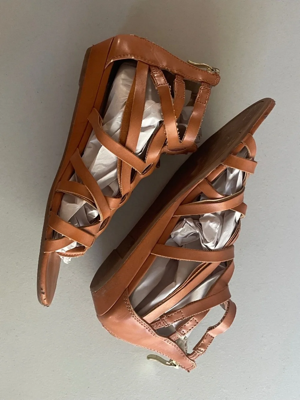 Sam & Libby Tan Strappy Flat Gladiator Sandals Caged with Back Zipper, Size 8 - Picture 4 of 9